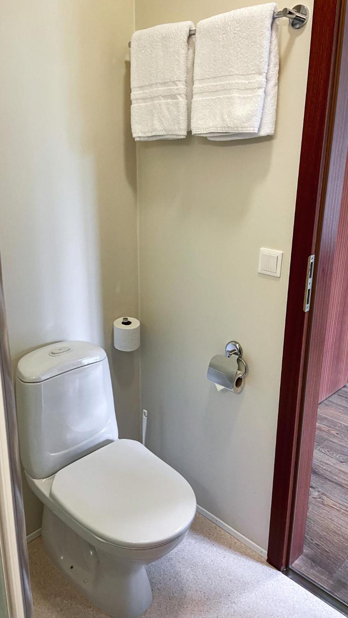 Skipalaekur Guesthouse Egilsstadir Bagian luar foto